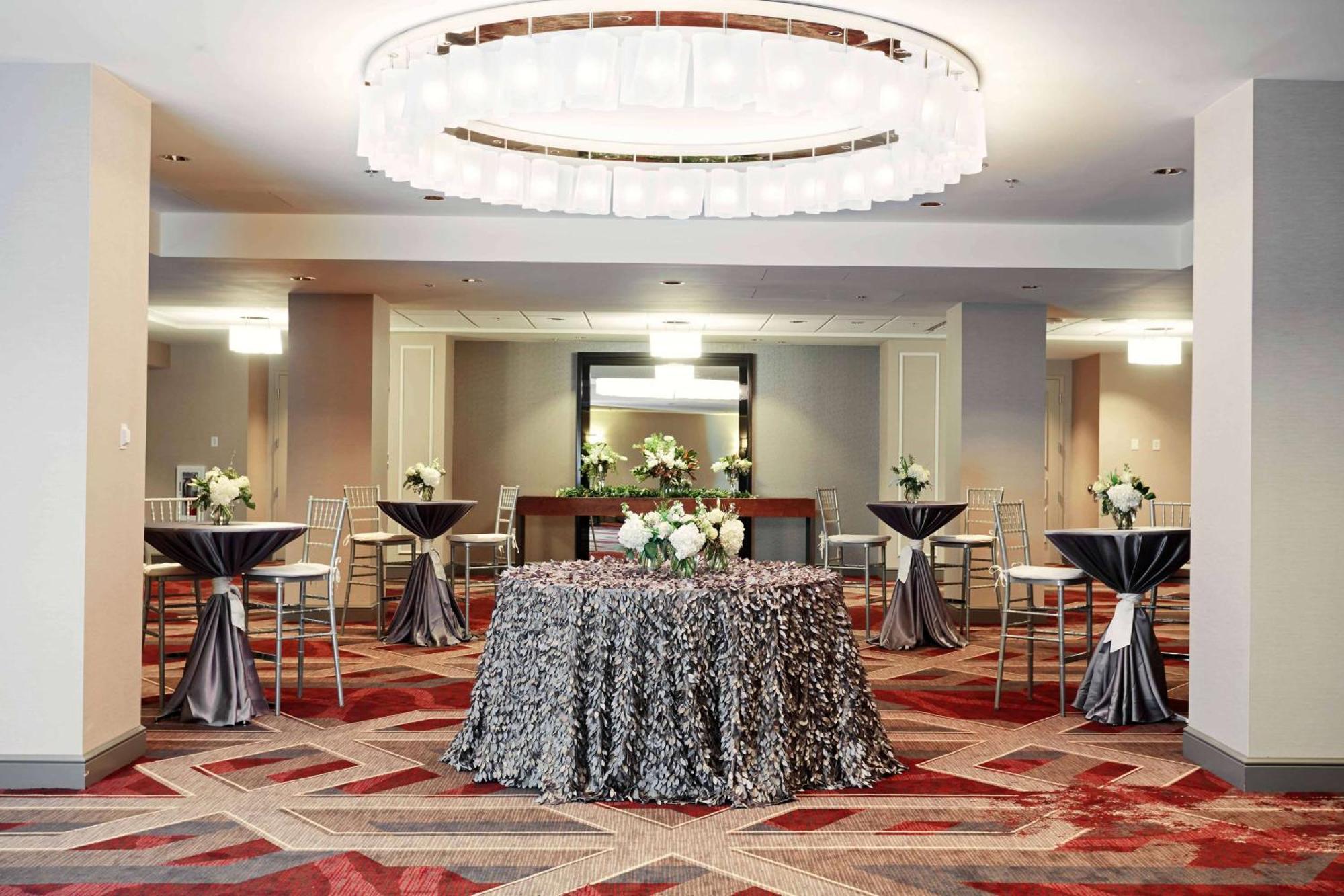 Hilton Richmond Downtown Hotel Bagian luar foto