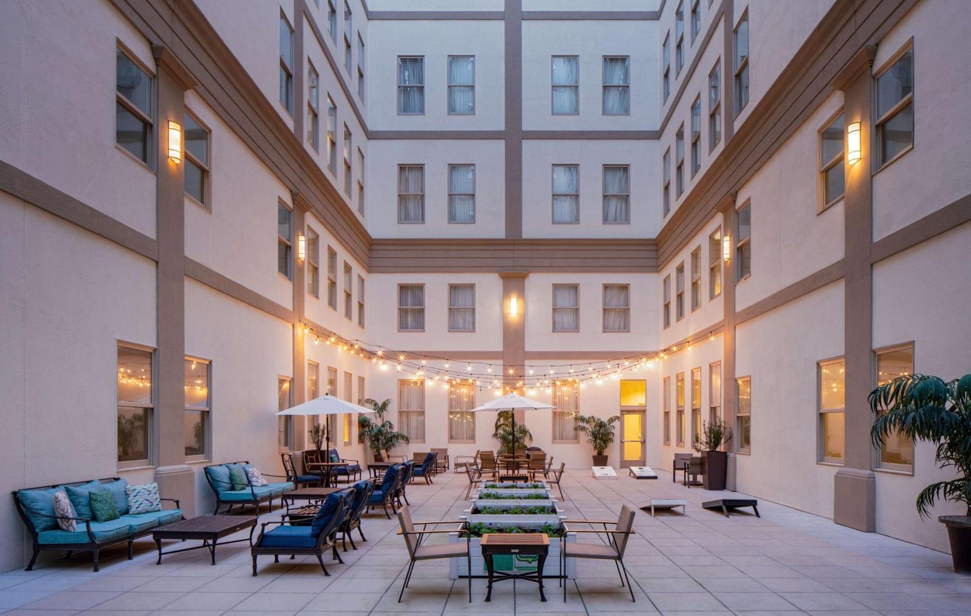 Hilton Richmond Downtown Hotel Bagian luar foto